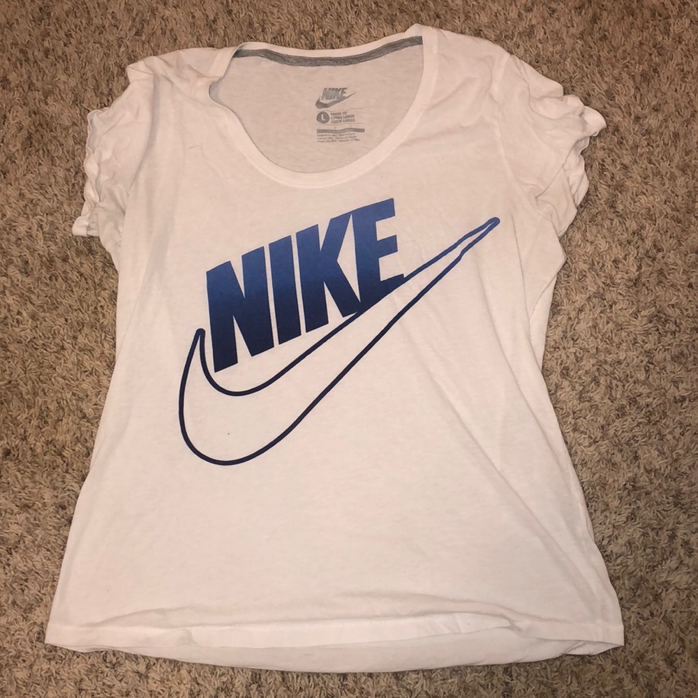 Size large Nike shirt